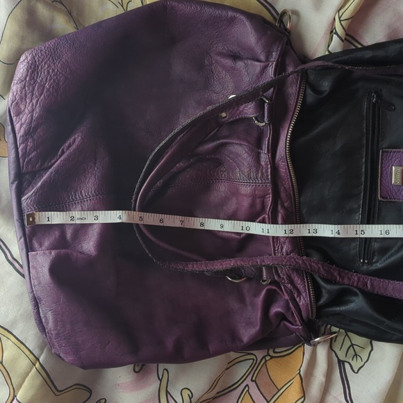 Purple italian leather hobo bag, large bag with zip top, soft distressed leather - Picture 14 of 16
